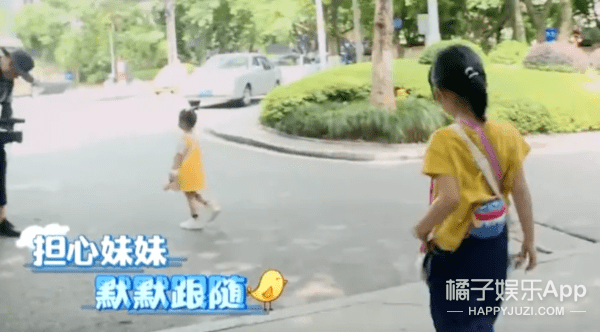 朱茵|铁汉黄贯中也有柔情时！对女儿宠爱对朱茵温柔，万幸没受渣爹影响