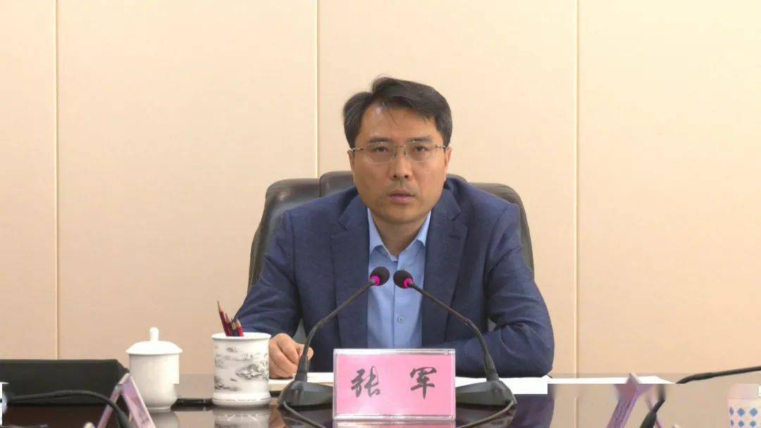 (丹河校区)和泽州一中新校区项目进展情况;副县长韩建英主持会议县