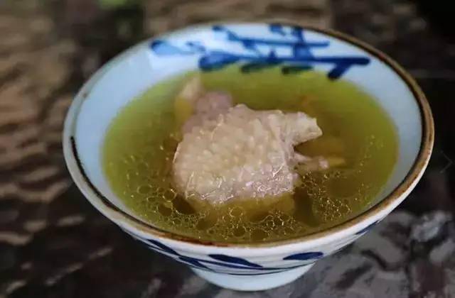 水是什么味道的啊 0ec000d17ce54bcea6edcb8973bf440b.jpeg