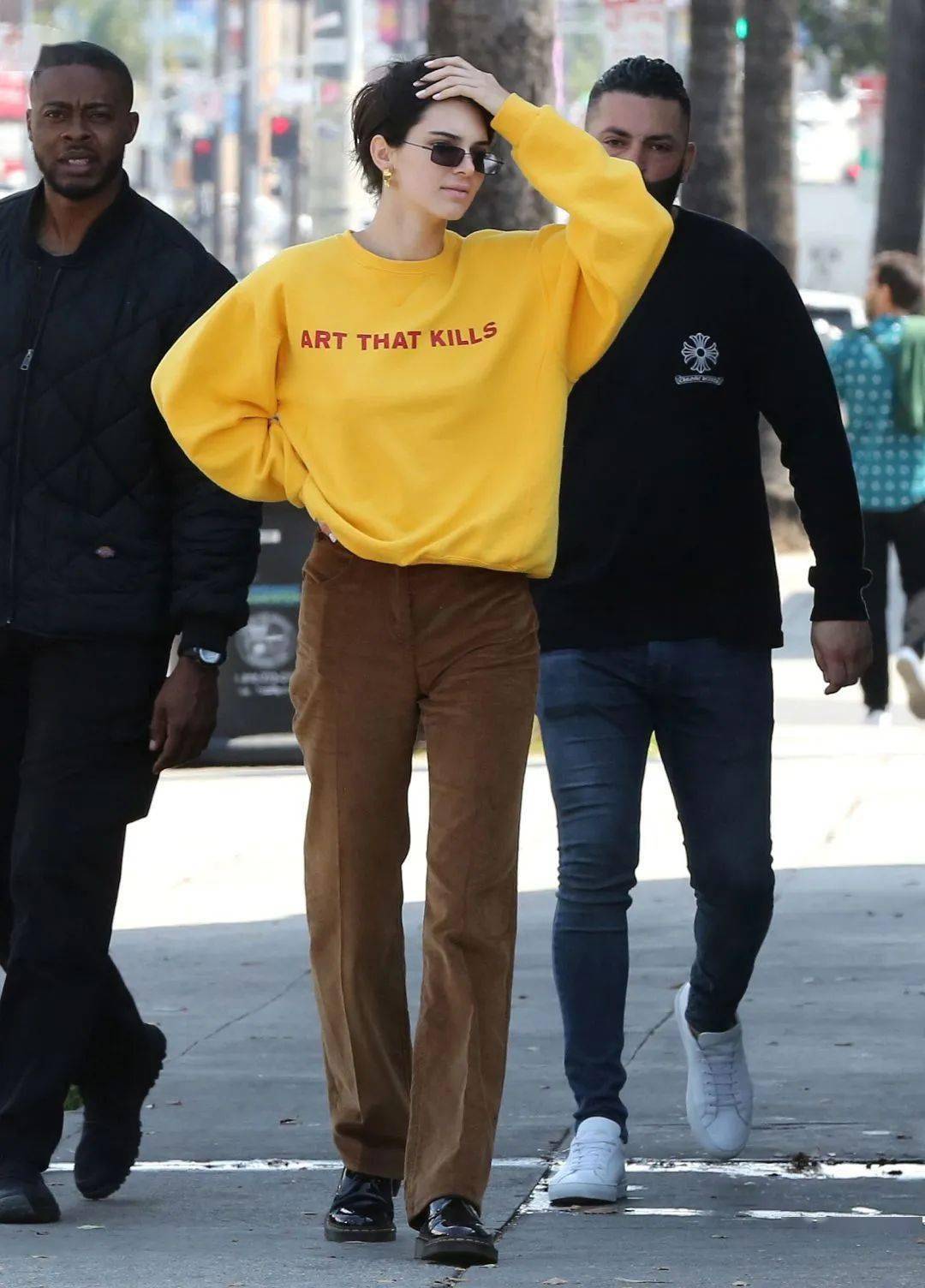 上半身|普通人想把卫衣穿出「时髦高级感」，必须牢记这2点！！！