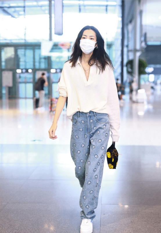 女生怎么穿搭显得自由感强 a10d32dda0c34176a761aa2b03375848.png