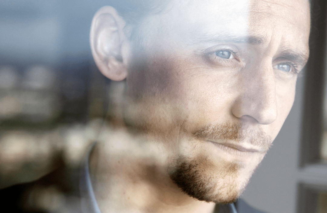 巨石|抖森Tom Hiddleston 发际线后移，M字秃顶已现…