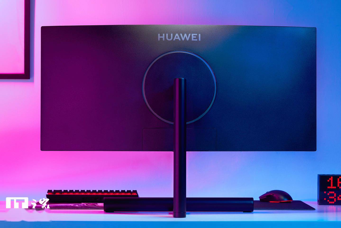 华为mateviewgt曲面显示器图赏1500r大曲率沉浸式游戏体验