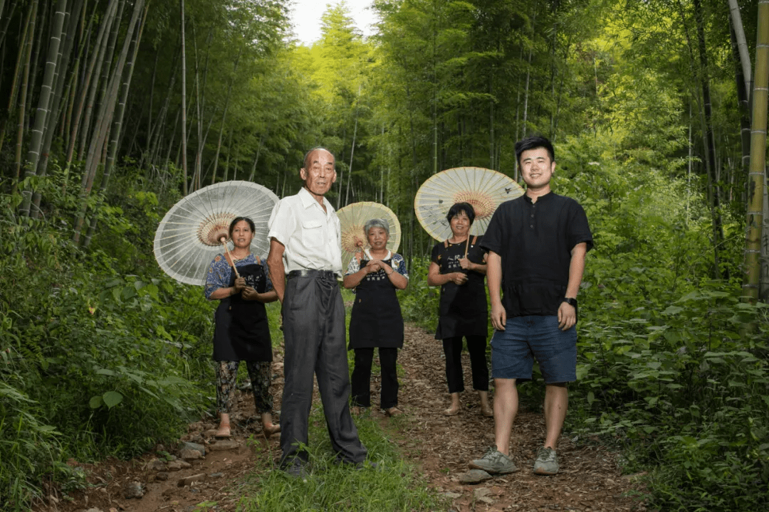 技艺|一把伞600元，排队半个月才能买到！90后小伙这手绝活太惊艳