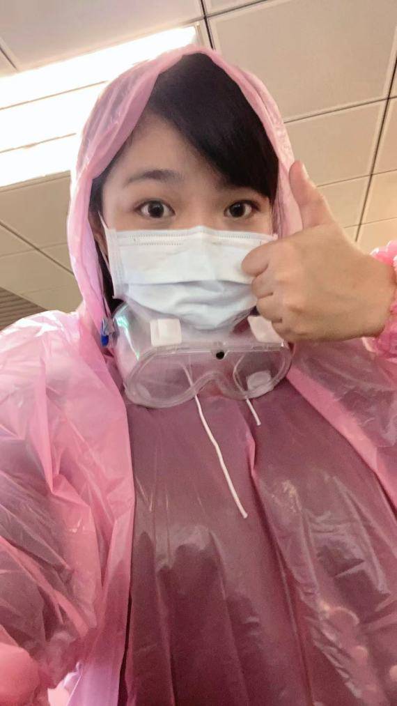 梦境中的温柔，探索梦见从后搂抱心仪女孩并轻捏其腹部的深层含义