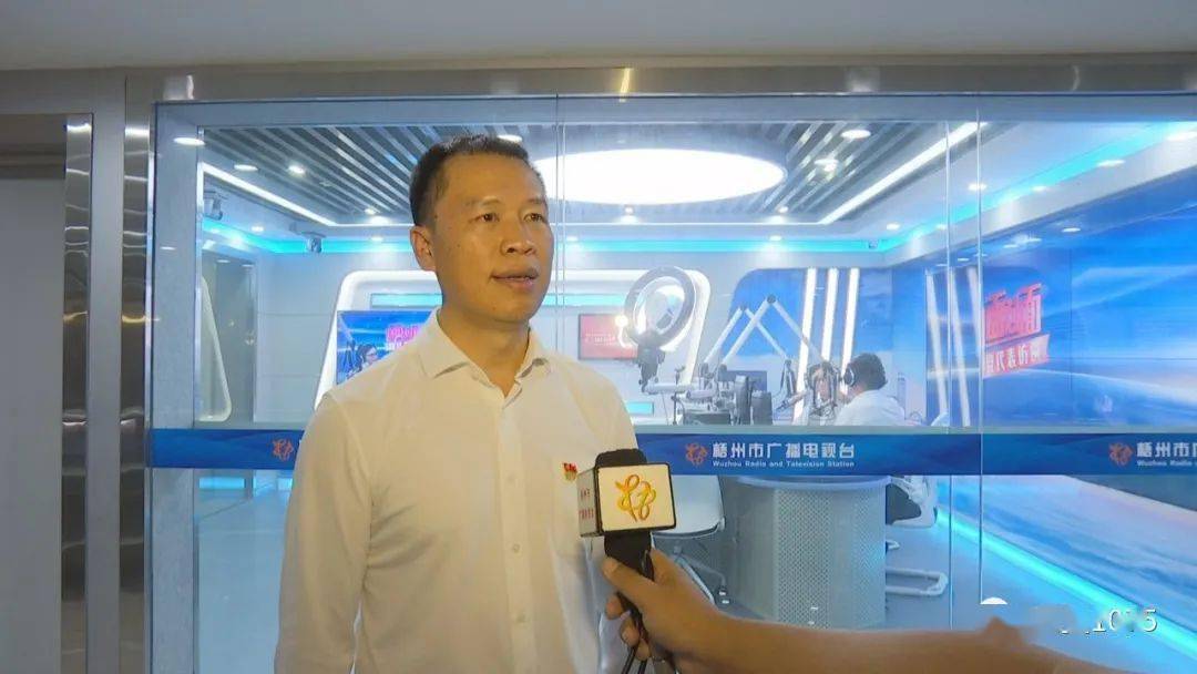 在昨晚20:00一20:30的这场直播中,万秀区区长黄来焕对过去五年的成绩