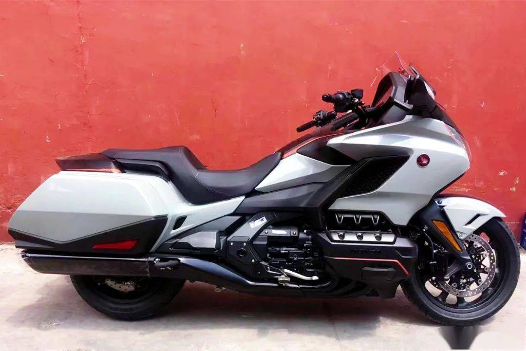 实车到店优雅的旅行者本田金翼goldwing1800
