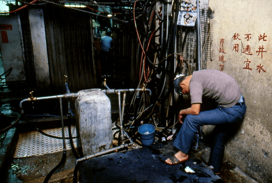 80年代的香港杂乱的九龙城寨摄影师greggirard67676767