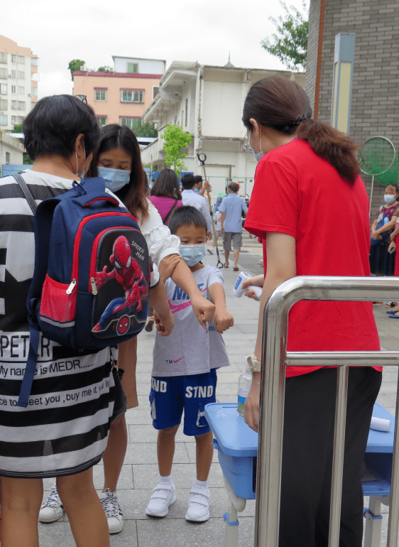 海寿|冲上热搜，这一幕幕刷屏！多图直击佛山开学第一天，有你家娃吗？