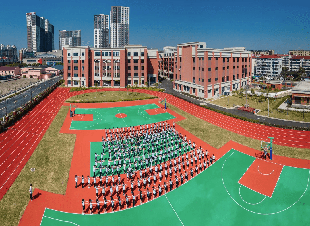 澧溪中学校长朱国花图片