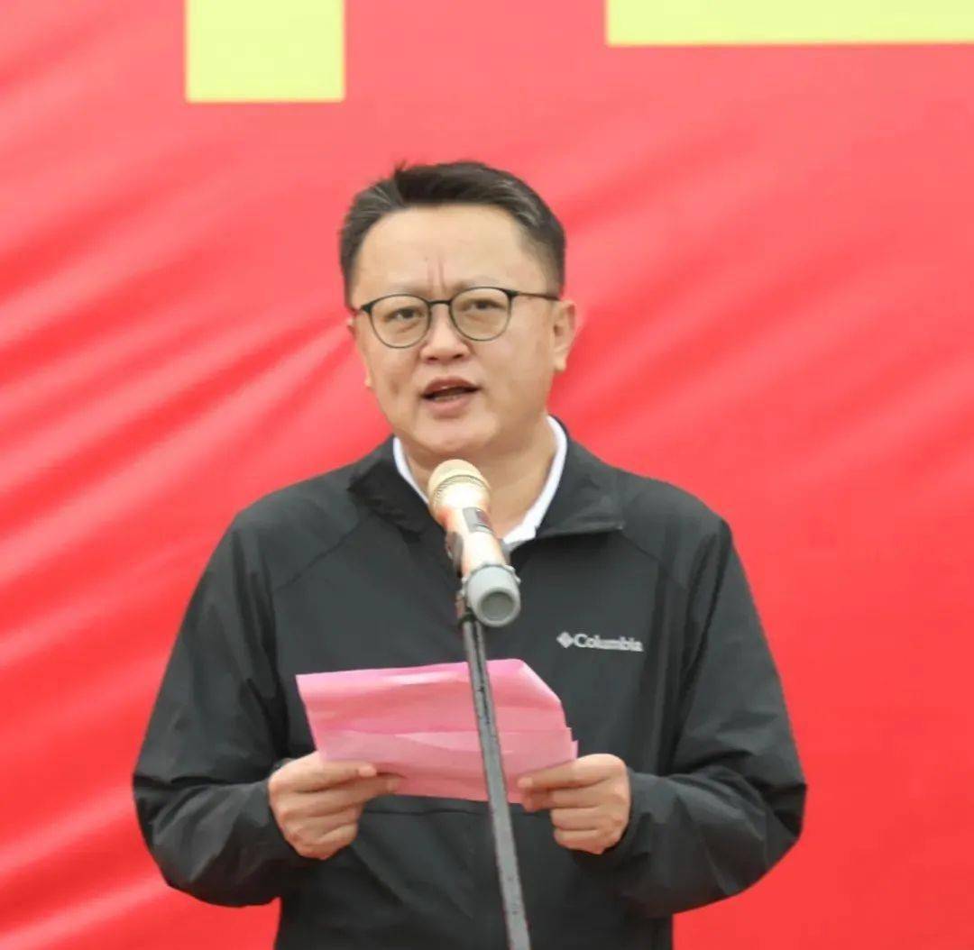 市领导戎华奎,王威,李志辰,郝广录,侯新江,尹丙辰出席开工仪式.