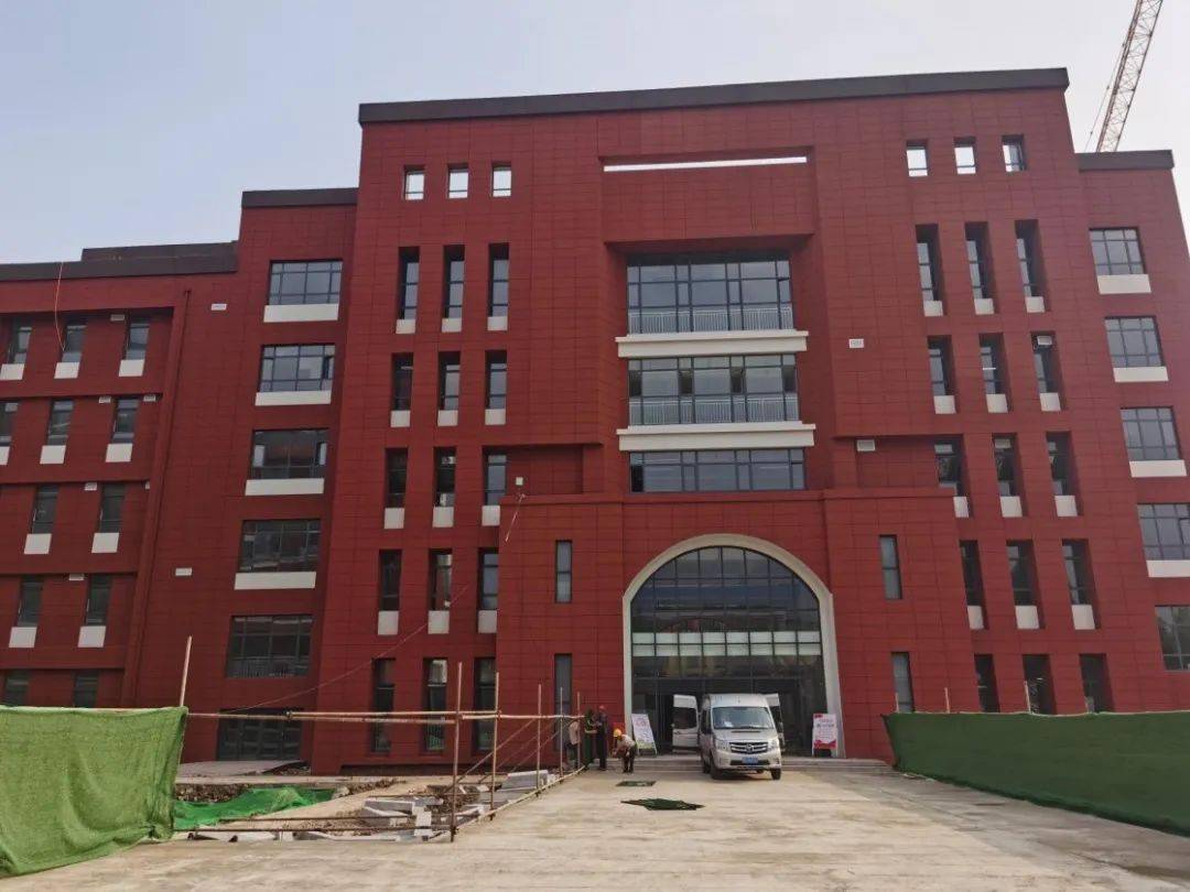 临沂第六中学启阳校区,位于临沂市兰山区启阳路与临西九路交汇处,占地