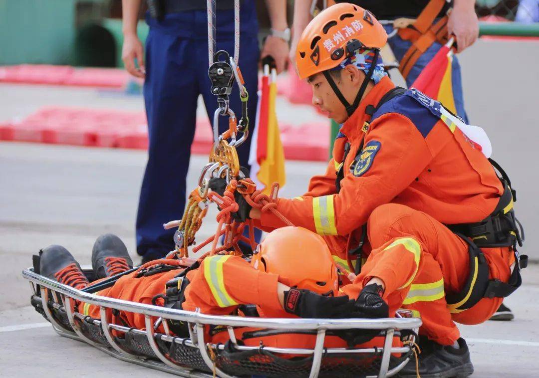 贵阳市消防救援支队荣获"t型救援操"团体第一名暨诞生大赛首位"三冠王