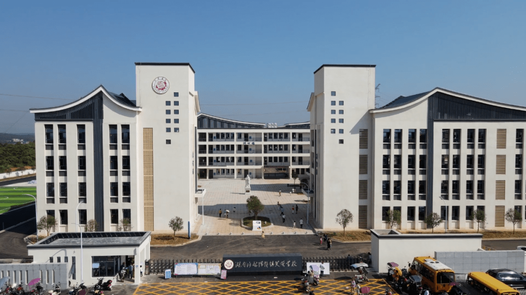 芙蓉学校"花"开三湘大地