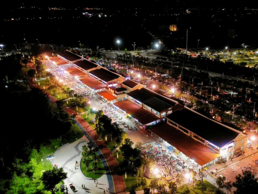 推荐点:石狮古浮湾,红塔湾大排档21:00-22:59亥时同样是在海边,在礁石