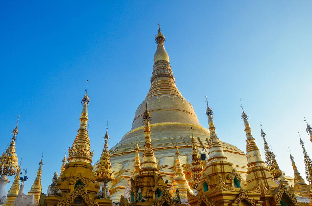 女生的叫"隆基";男生叫"布梭",均是缅甸语发音哟