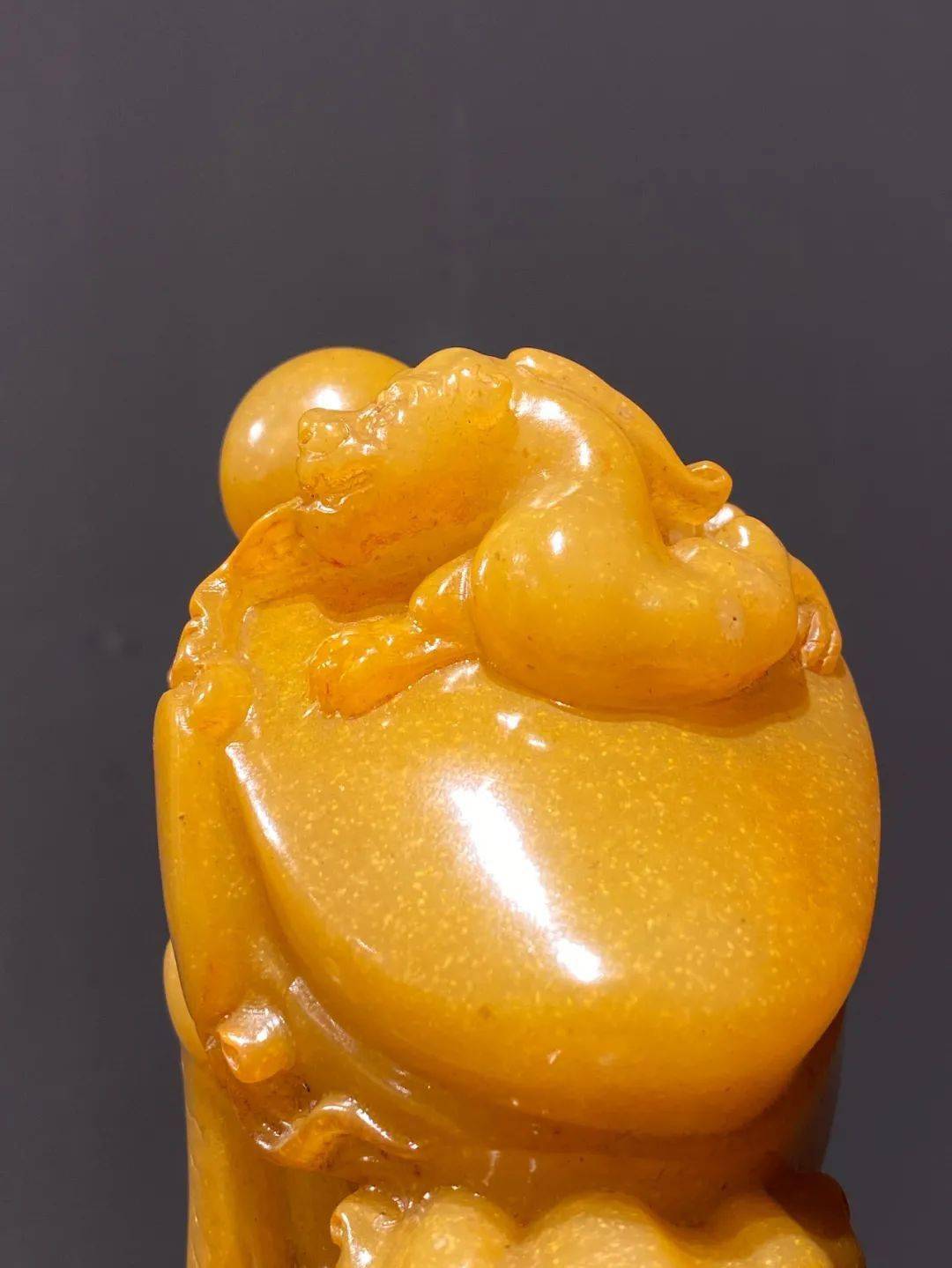 用之美黄金易得田黄难求▎产于福建寿山田中的黄色美石