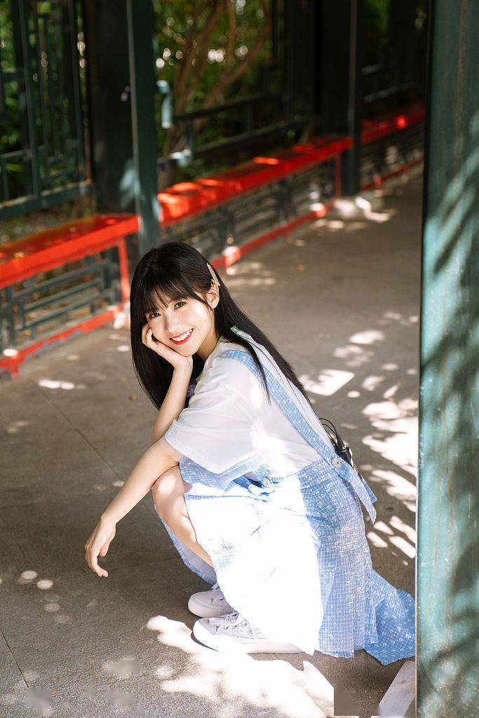 发夹|赖美云笑眼弯弯甜美萌妹子 短裙写真青春活泼俏丽可人