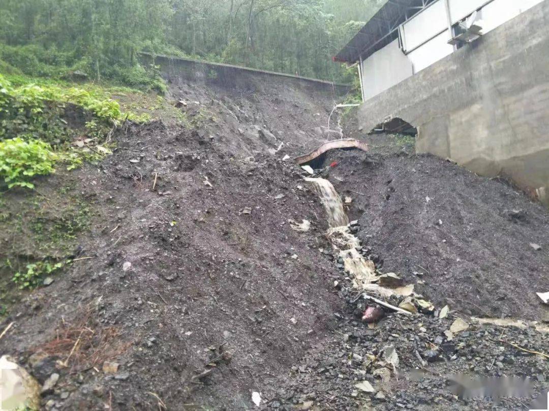 强降雨来袭!安康紫阳县发生多处山体滑坡,多条道路中断