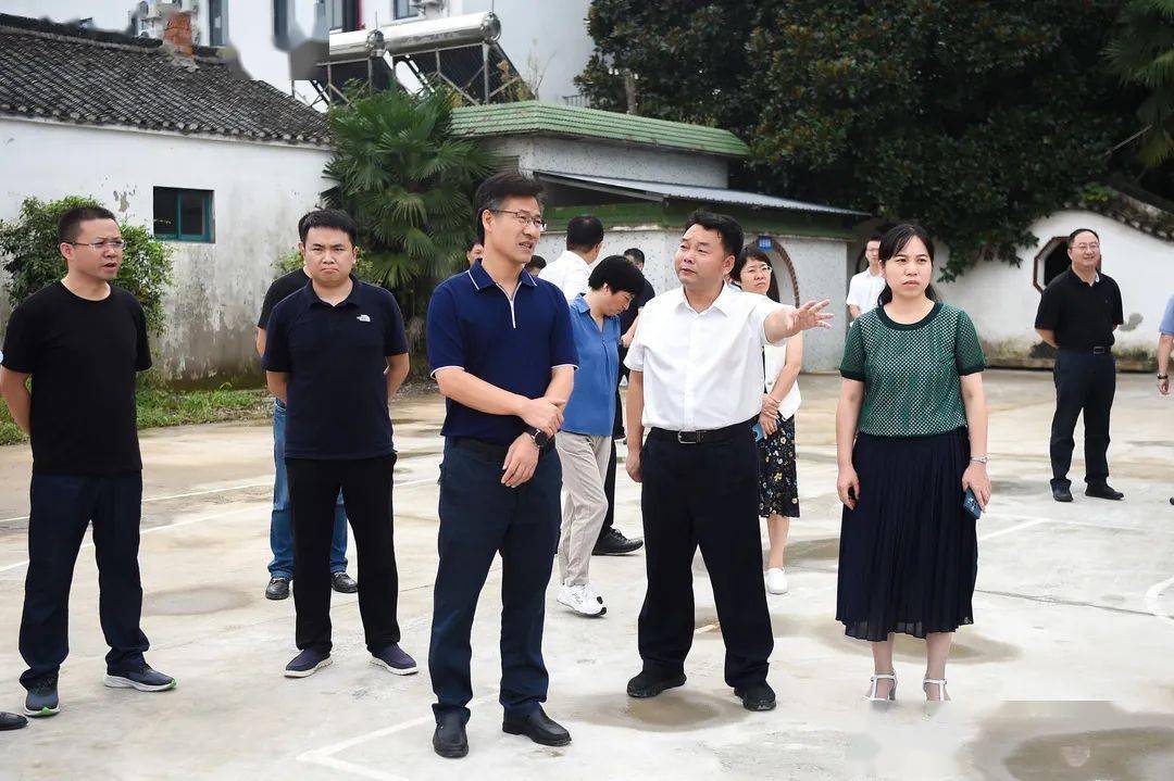 市领导赵明,陆慧琦,丁红,谢菊芬参加活动.