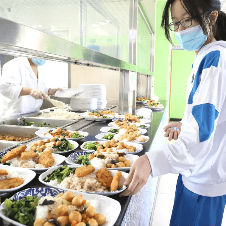 八十中學上百種食物任你挑.大八十中的食堂,也是必須認可的!