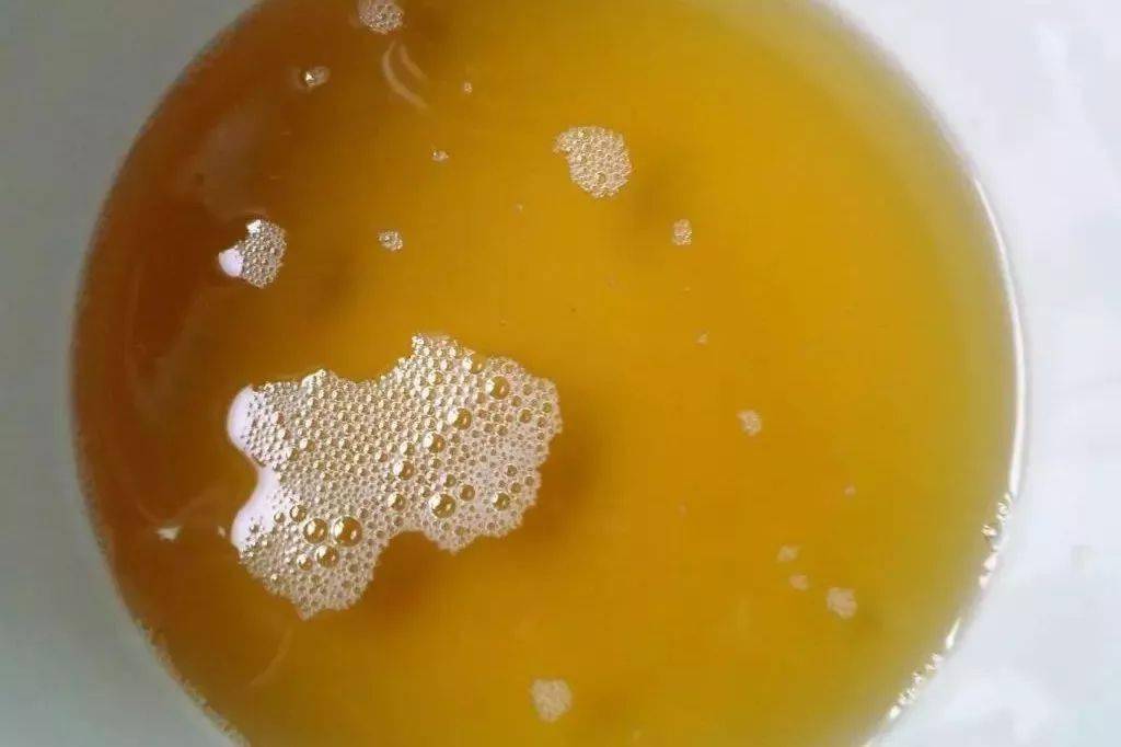 越深,意味着其过氧化值就越高;而过氧化值越高,食用油越容易变坏变质