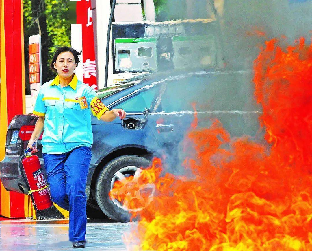 加油站教科书式灭火是这样炼成的