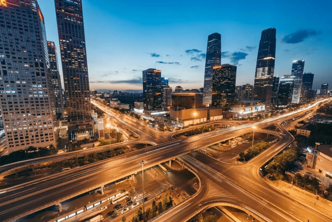 举步即达新城长途客运站,火车站,客运总站;韩城市人民医院毗邻而立