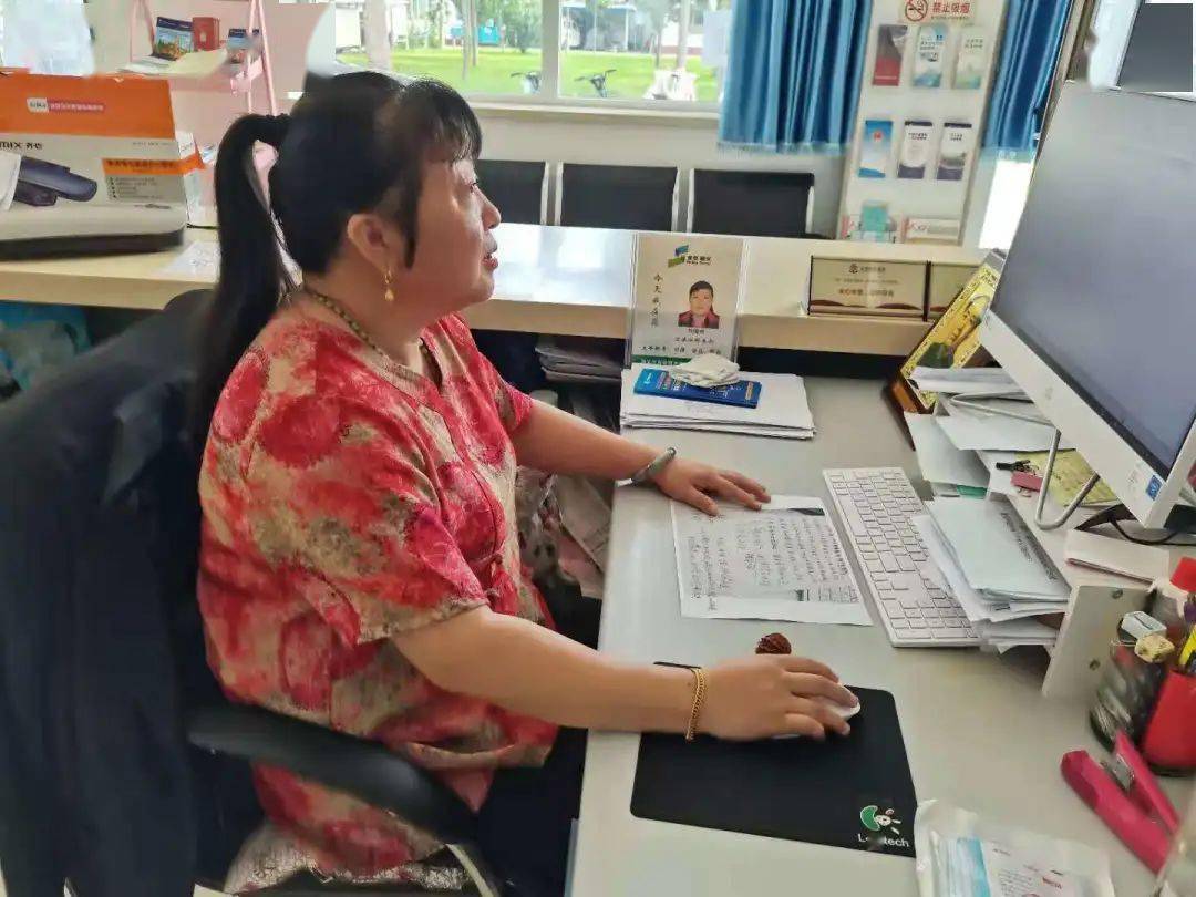 后俸伯村的统计大神—刘海艳李淑玲先自己学会并熟练使用e记账,然后挨