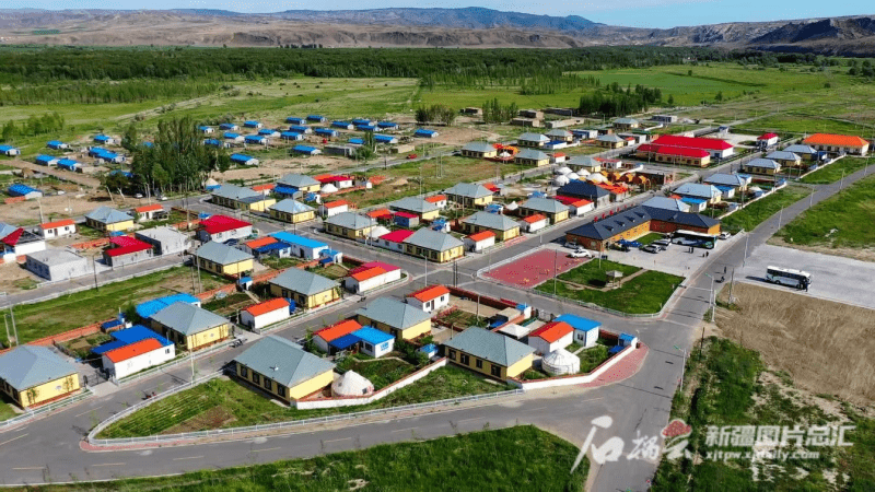 阿勒泰地区合孜勒哈英村外景.图片来源石榴云/新疆日报 宋书旗 摄