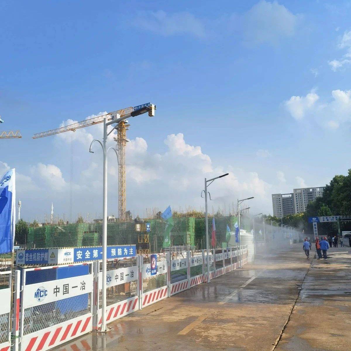路灯杆能喷淋，升级工地洗车系统，降尘“黑科技”频现全市工地施工 