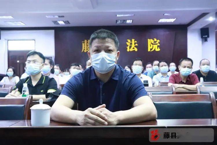 藤县人民医院原院长卢文德受贿案开庭审理