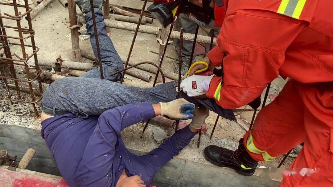 突发合肥一工人被刺穿消防钢筋地里动手术