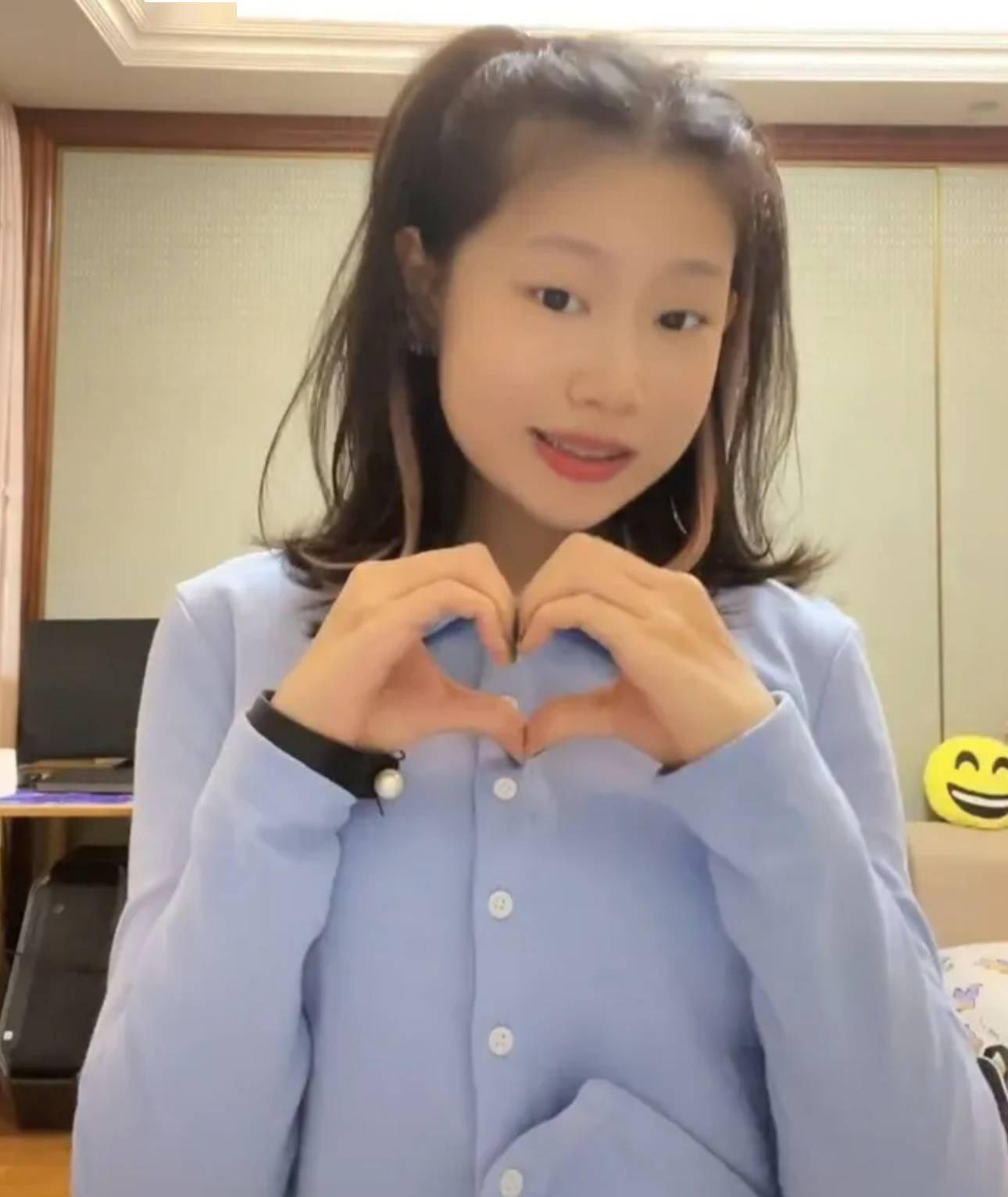 小沈阳14岁女儿穿露脐装热舞女大十八变尽显女神范高级脸似超模