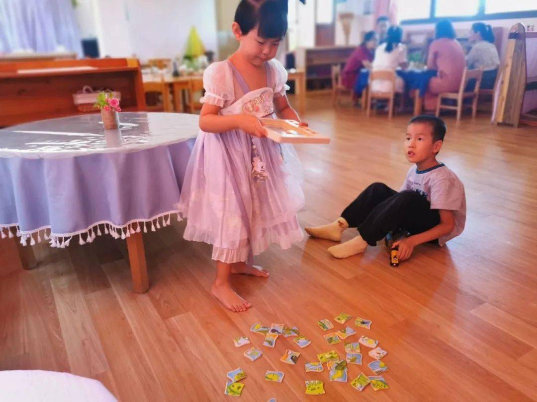 因为|上幼儿园，为什么有的孩子哭，有的孩子不哭？