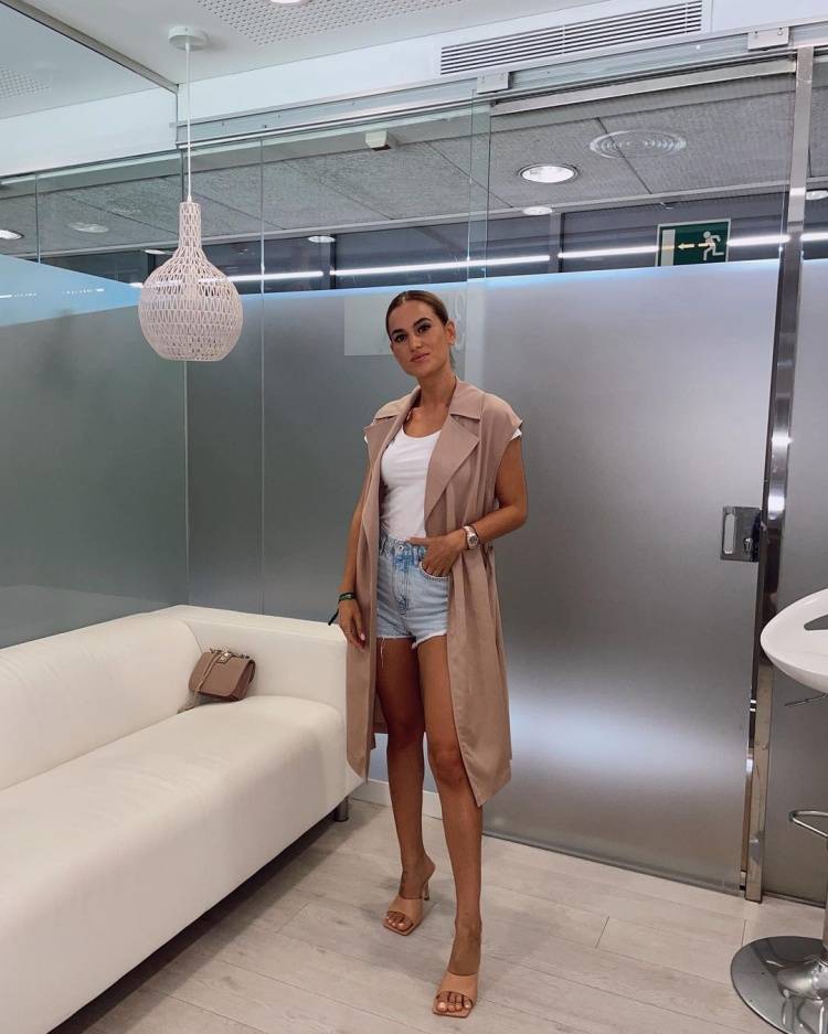 维拉蒂与妻子莉莉-杰拉德卡拉格女儿格策一家雷吉隆与女友马夏尔妻子