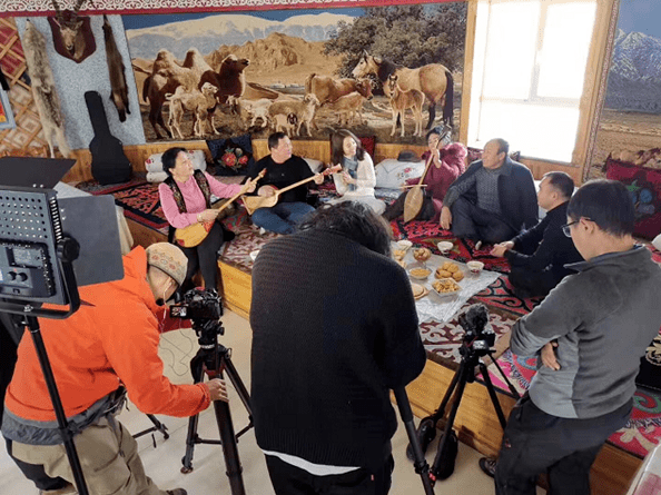 brtv《四海漫游》主持人张小文:旅途中,有雨雪风霜,也有星辰大海