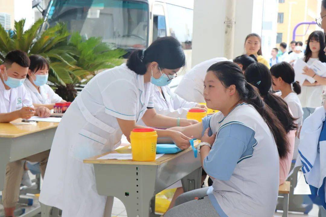 关爱健康快乐成长安康育英中等职业学校开展新生入校体检活动