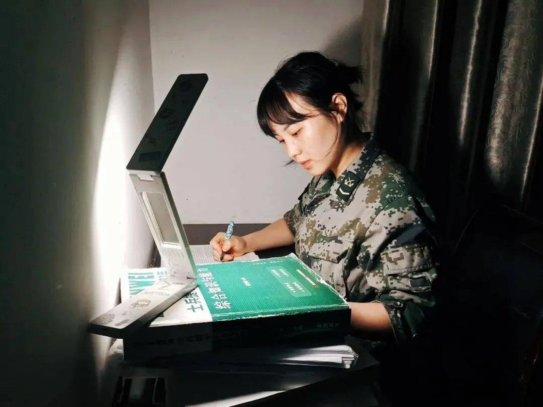 女生考国防科技大学图片