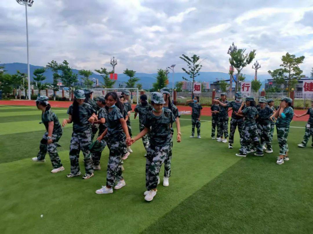 军姿飒爽青春昂扬西昌春城学校2021级初一新生军训纪实