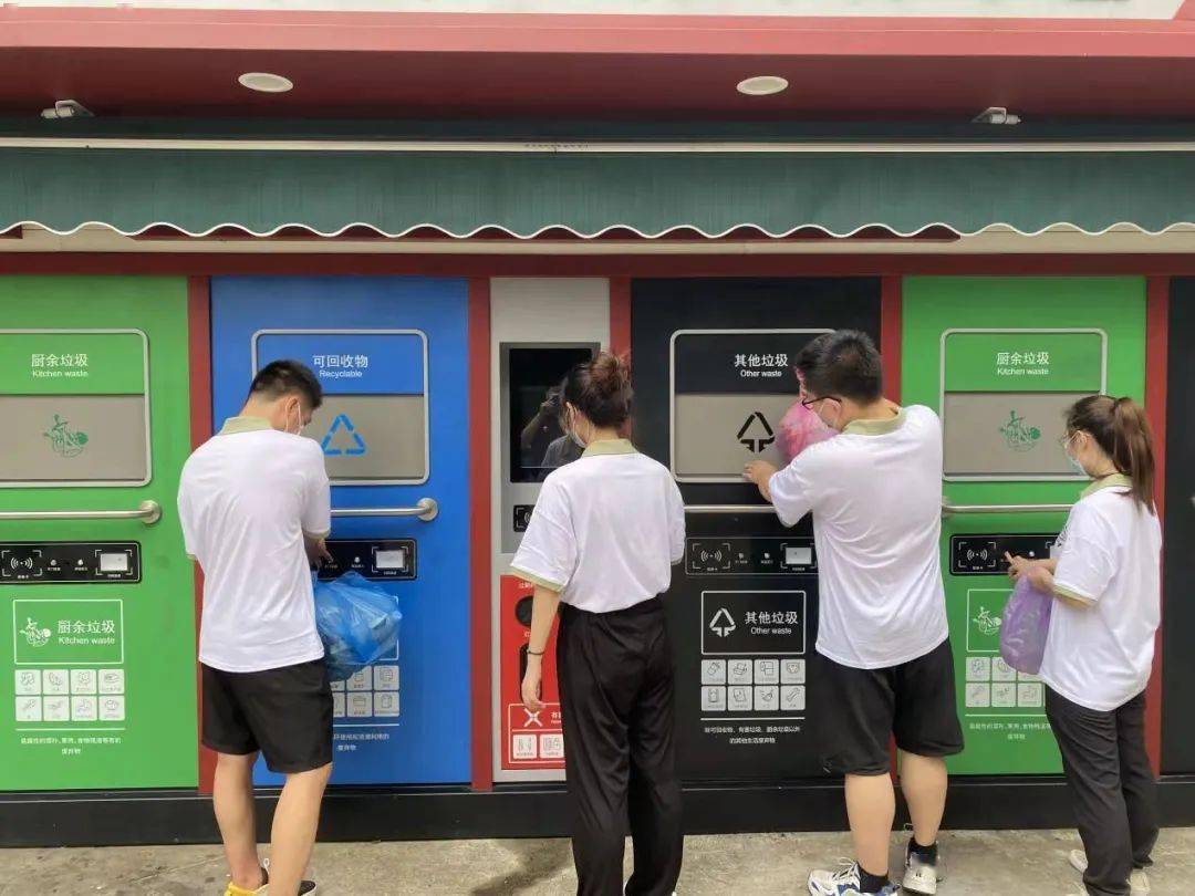 魅力南林大——生物与环境学院社会实践团队开展校园垃圾分类活动