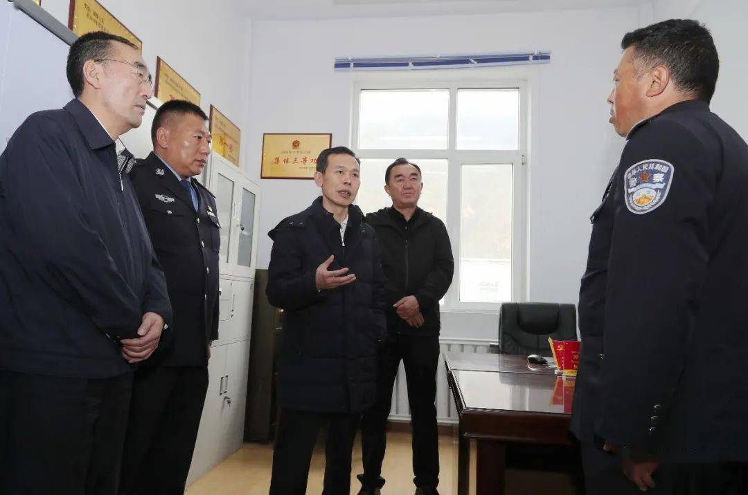 李宏亚在玉树调研公安工作时强调树牢底线思维风险意识切实维护国家