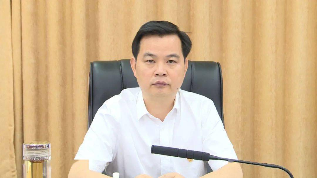 县委书记唐德荣出席会议并讲话9月8日上午,江永县庆祝第37个教师节