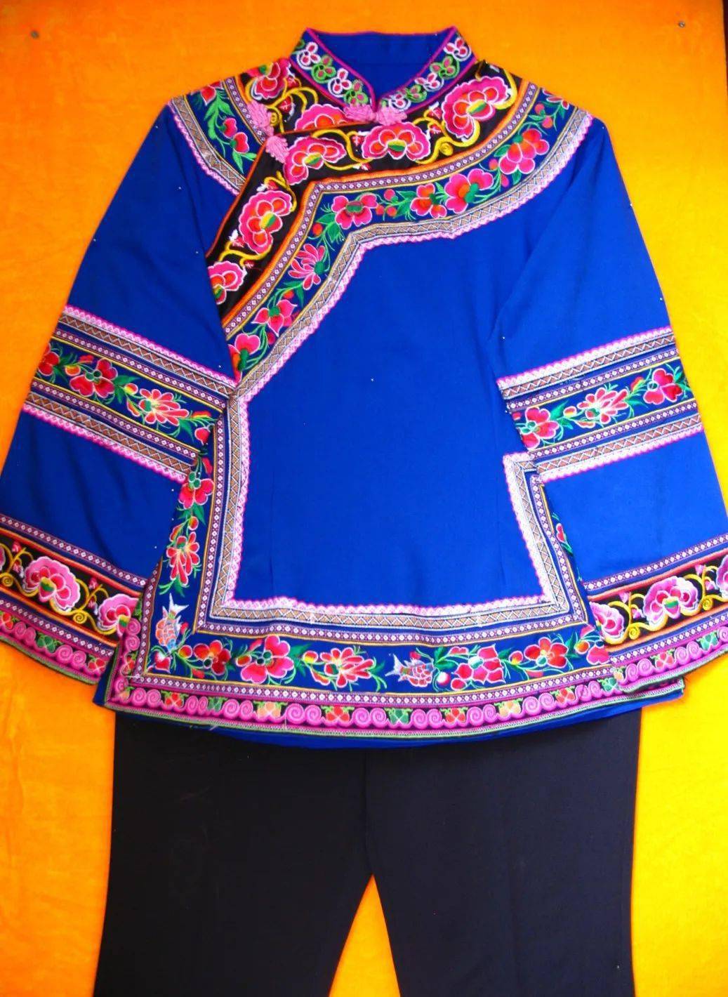 图案|设计精美工艺精湛，峨山纳苏服饰绝了