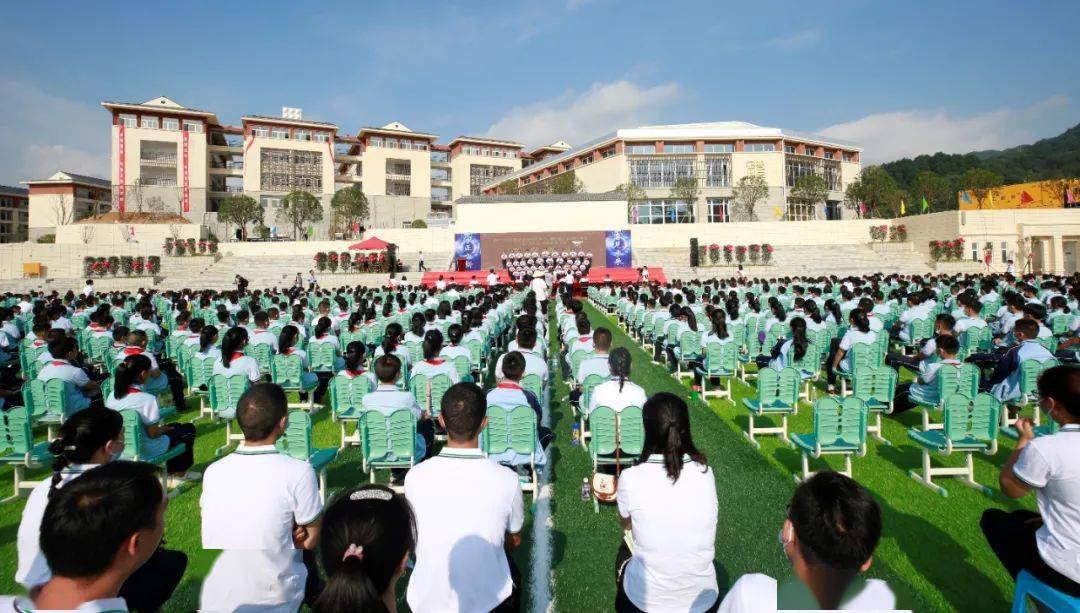 北京师范大学与金沙县共建金沙教育研究院附属三所实验学校,是我县"