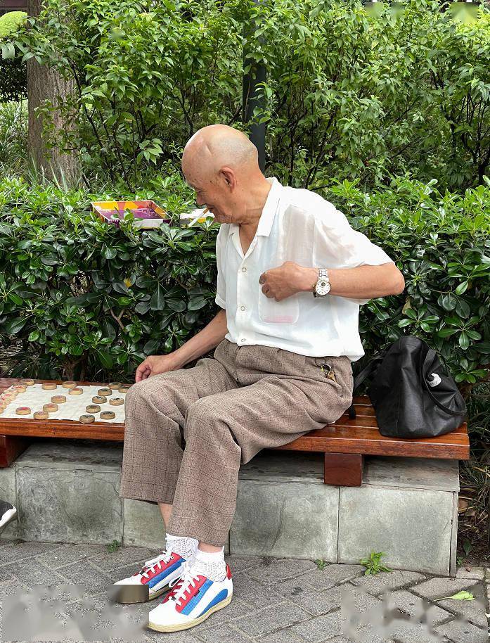 "老"city boy怎么穿?看上海6,70岁大爷,打扮时尚个性,真酷