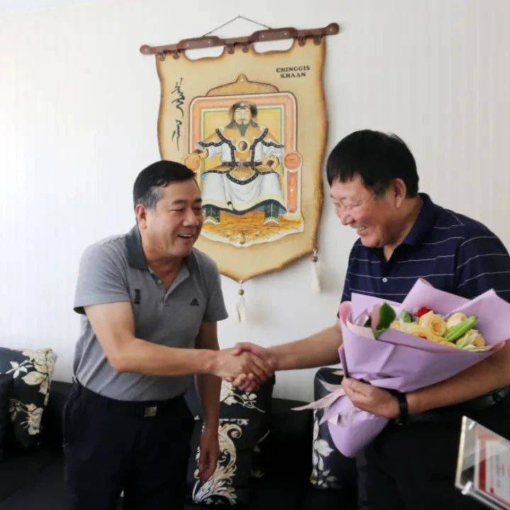 吕瑞亨走访慰问一线教师代表_向全旗