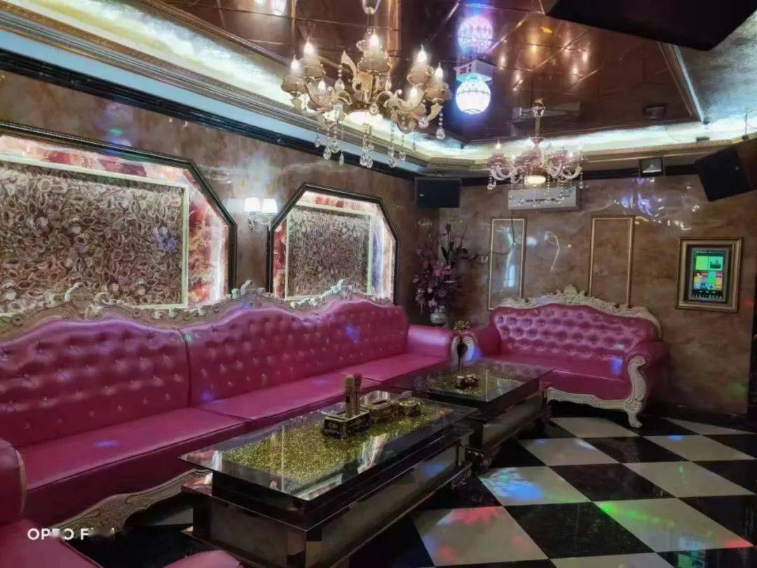 西和大水街新开了一家私房菜,包厢设在ktv