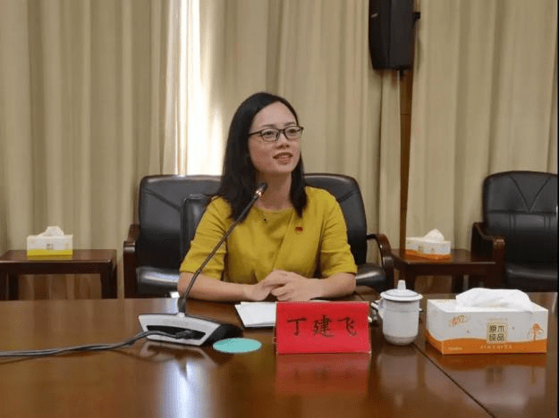 我在窗口写青春看秀燕学子如何练就十八般武艺