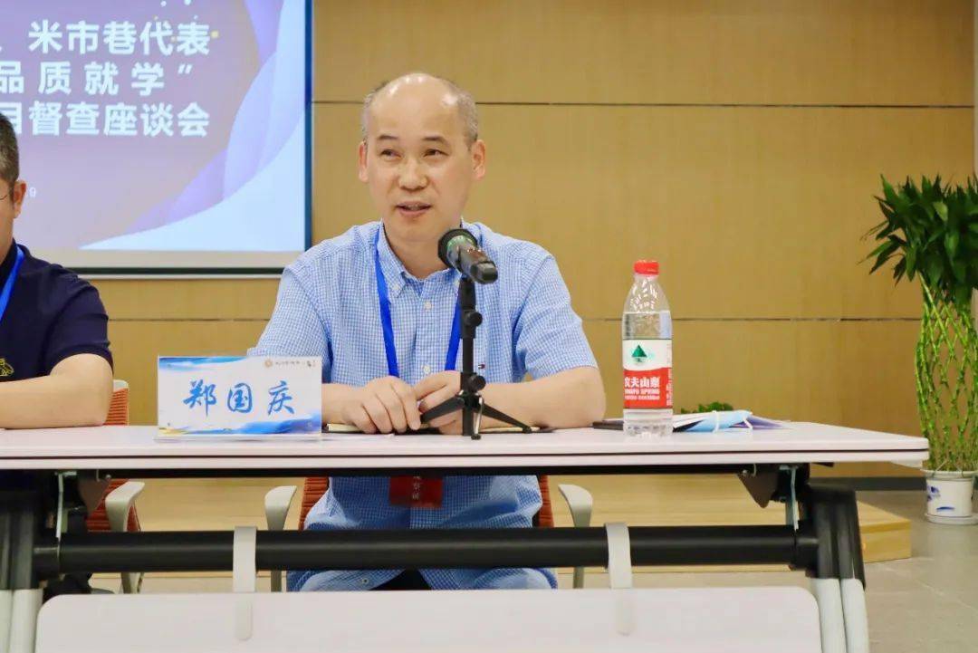 就学"校园建设项目座谈会,由米市巷街道人大工委主任郑国庆主持会议